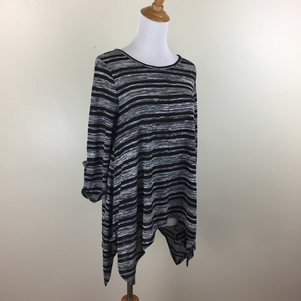 BCBGMAXAZRIA Button Back High Low Cuff Sleeve Top
